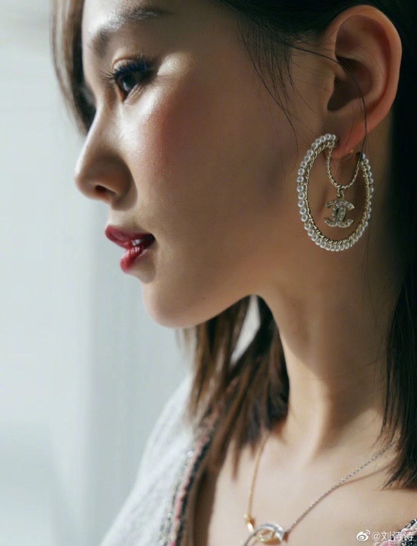 Ch**el earrings